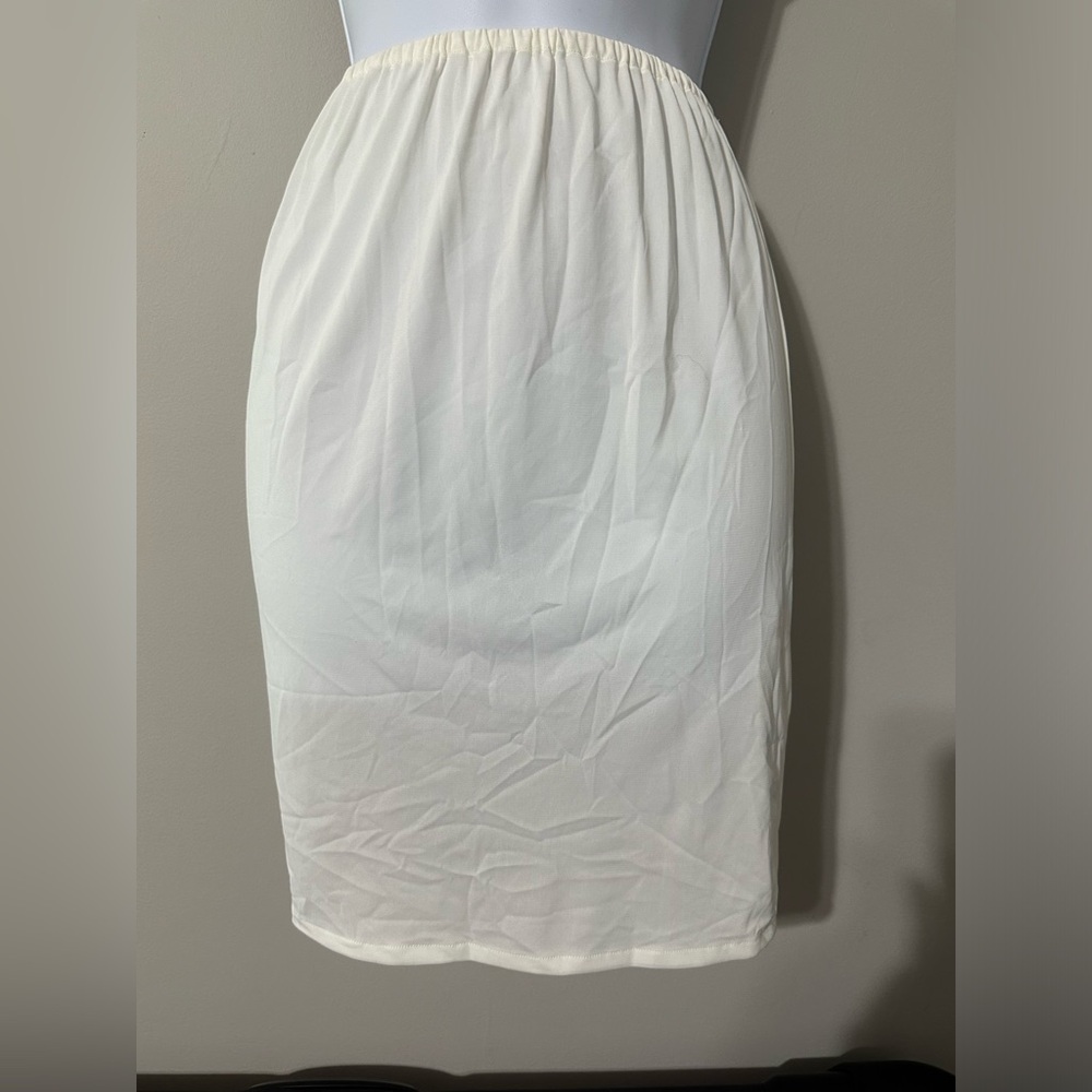 Muveil Ivory Knee Length Slip Skirt NWOT Women’s Size‎ 38 (8)